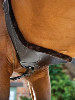 LeMieux® Arika Simuwool Contoured Long Stud Girth